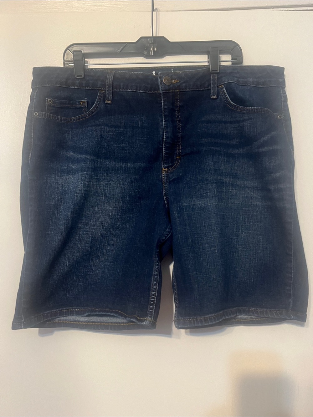 Lee women’s dark blue denim shorts regular fit Bermuda mid rise size 20
